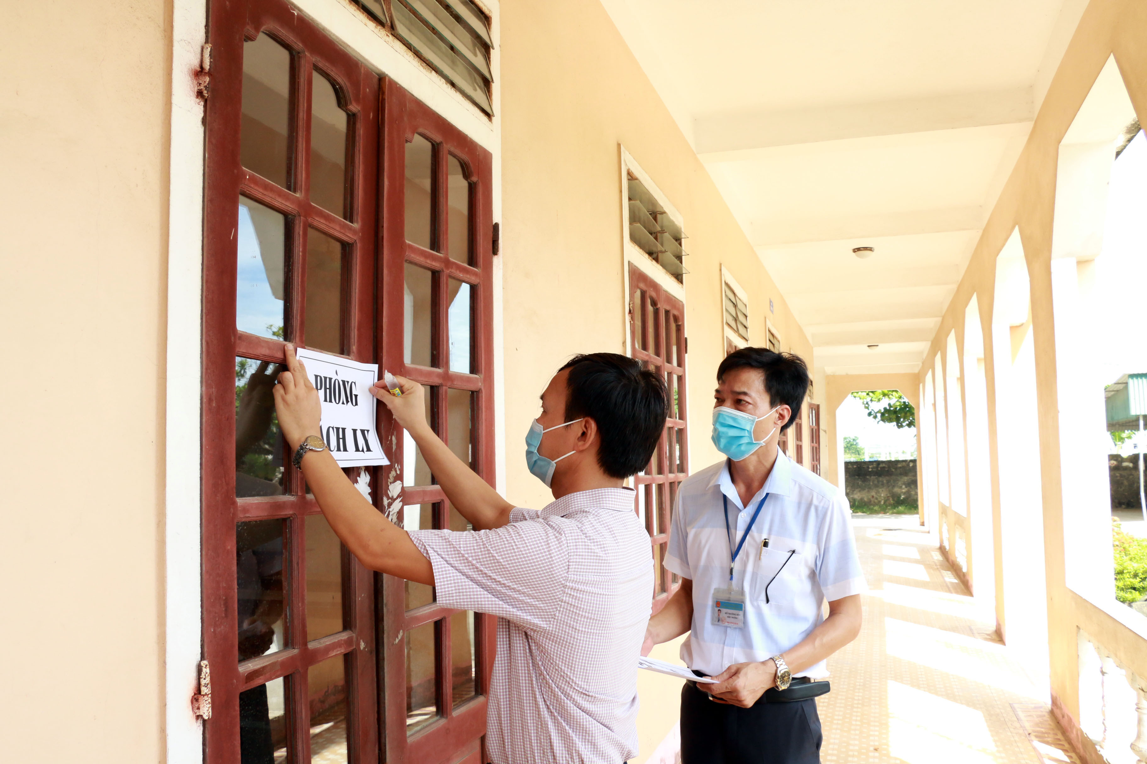 Tất cả các điểm thi đều chuẩn bị phòng thi dự phòng cho những thí sinh thuộc đối tượng F2. Trong quá trình tổ chức Kỳ thi, với những phòng thi này giáo viên phải đeo găng tay trong quá trình làm nhiệm vụ. Bài thi của thí sinh sẽ được sát khuẩn trước khi đưa vào niêm phong. Kỳ thi năm nay, ngoài phòng thi  dự phòng và 