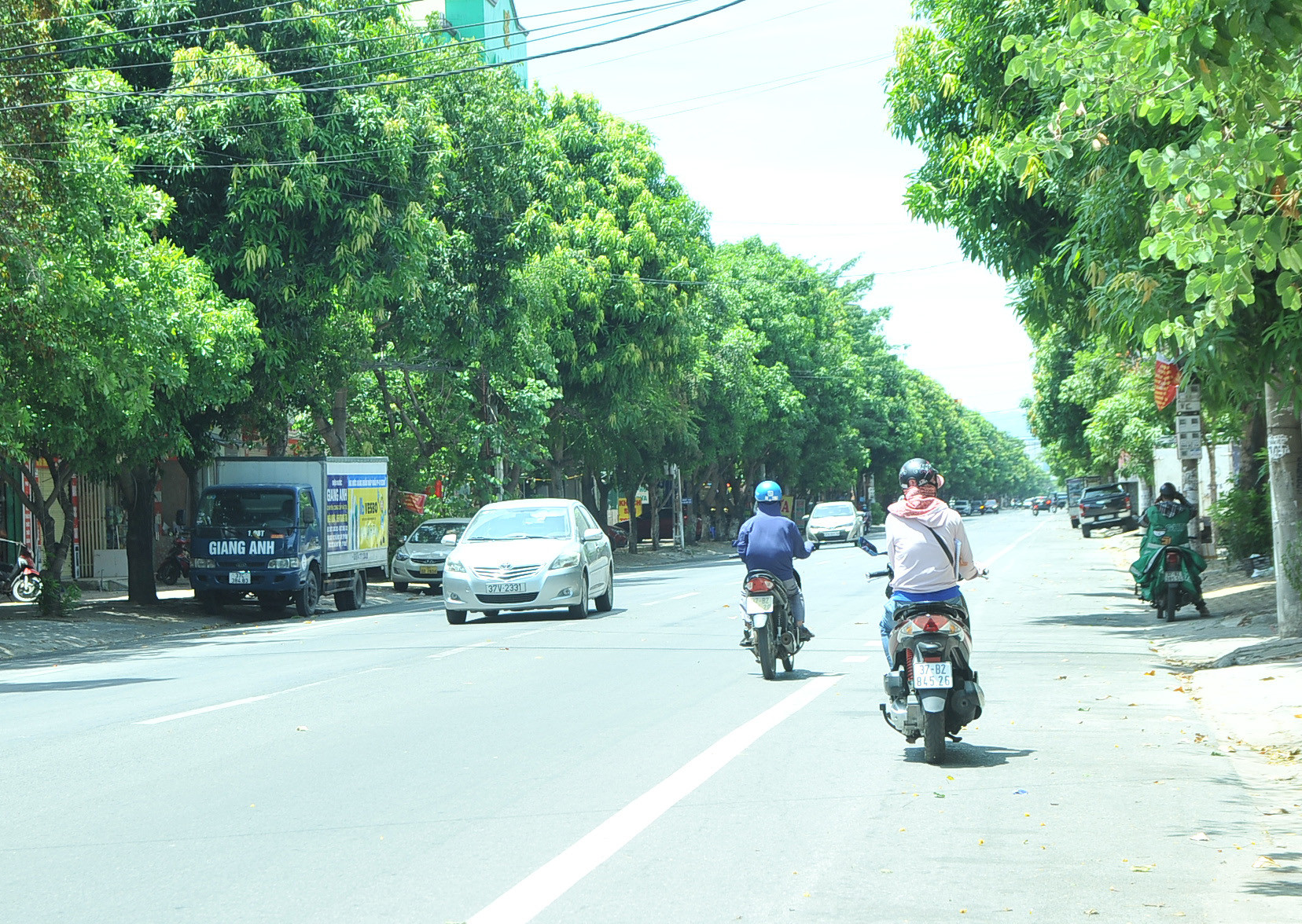 Nghệ An đã phát hiện 109 ca dương tính với Covid-19, trong đó: TP. Vinh: 72 ca, Diễn Châu: 15 ca, Tân Kỳ: 01 ca, Quỳ Hợp: 05 ca, Nam Đàn: 04 ca, Đô Lương: 01 ca, Hoàng Mai: 02 ca, Nghĩa Đàn: 01 ca, Nghi Lộc: 04 ca, Quỳnh Lưu: 04 ca. Ngoài ra phát hiện 2 bệnh nhân tái dương tính sau điều trị tại Nghĩa Đàn và Quế Phong.