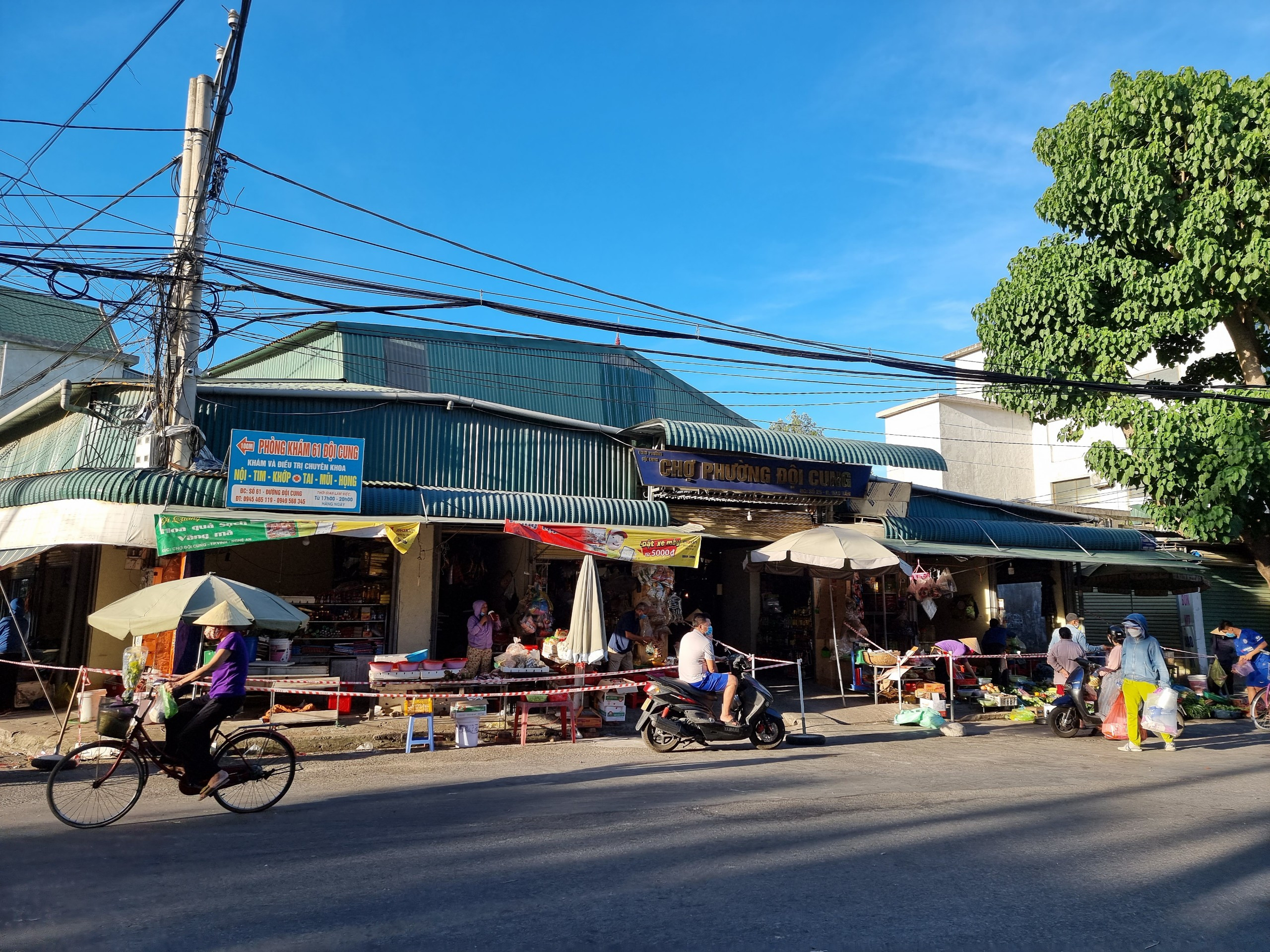 Chợ Đội Cung, TP.Vinh. Ảnh: Quang An