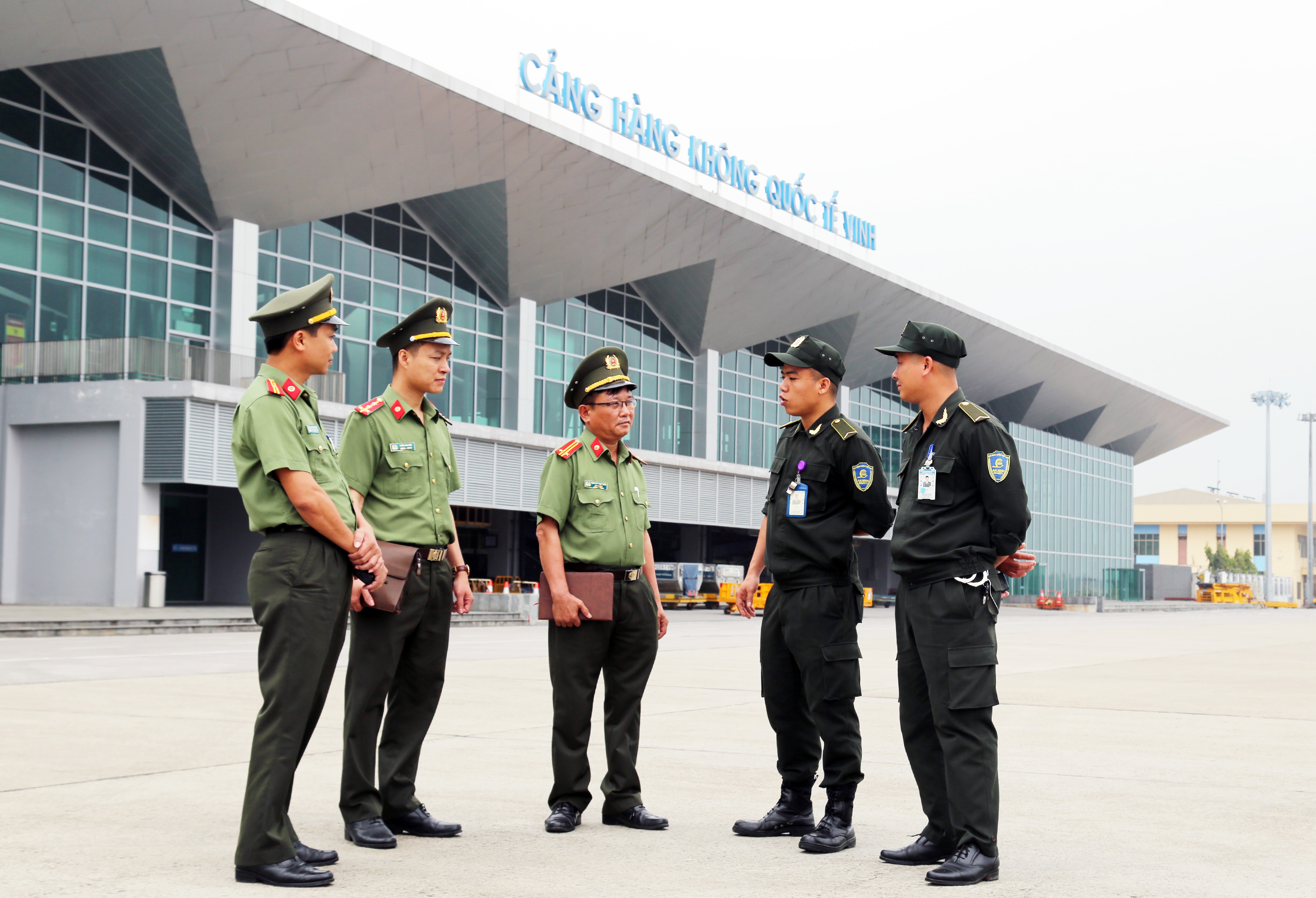 Công an Nghệ An tham mưu, phối hợp thực hiện có hiệu quả công tác đảm bảo an ninh sân bay, an ninh hàng không tại Cảng hàng không quốc tế Vinh. Ảnh.Trọng Tuấn