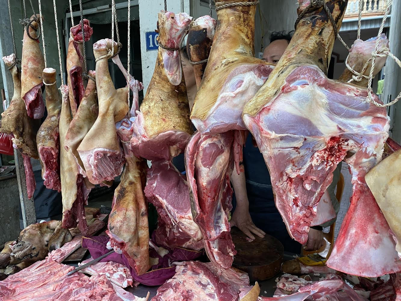 Giá thịt bò các loại tăng nhẹ từ 15.000 đồng - 25.000 đồng/kg. Ảnh: Thanh Phúc