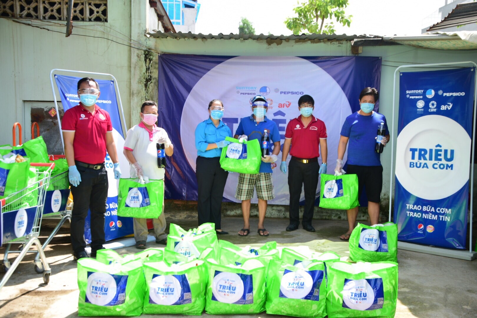 “Với niềm tin vào sức mạnh cộng đồng  cùng chung tay để Việt Nam sớm thắng đại dịch và không ai bị bỏ lại phía sau”