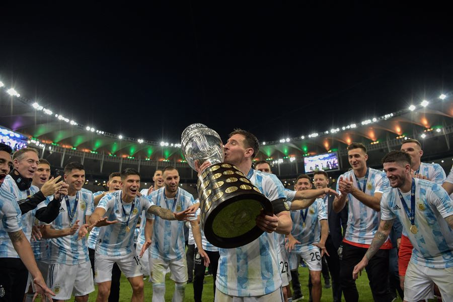 Đây cũng là lần đầu tiên Messi giành một danh hiệu lớn cùng La Albiceleste