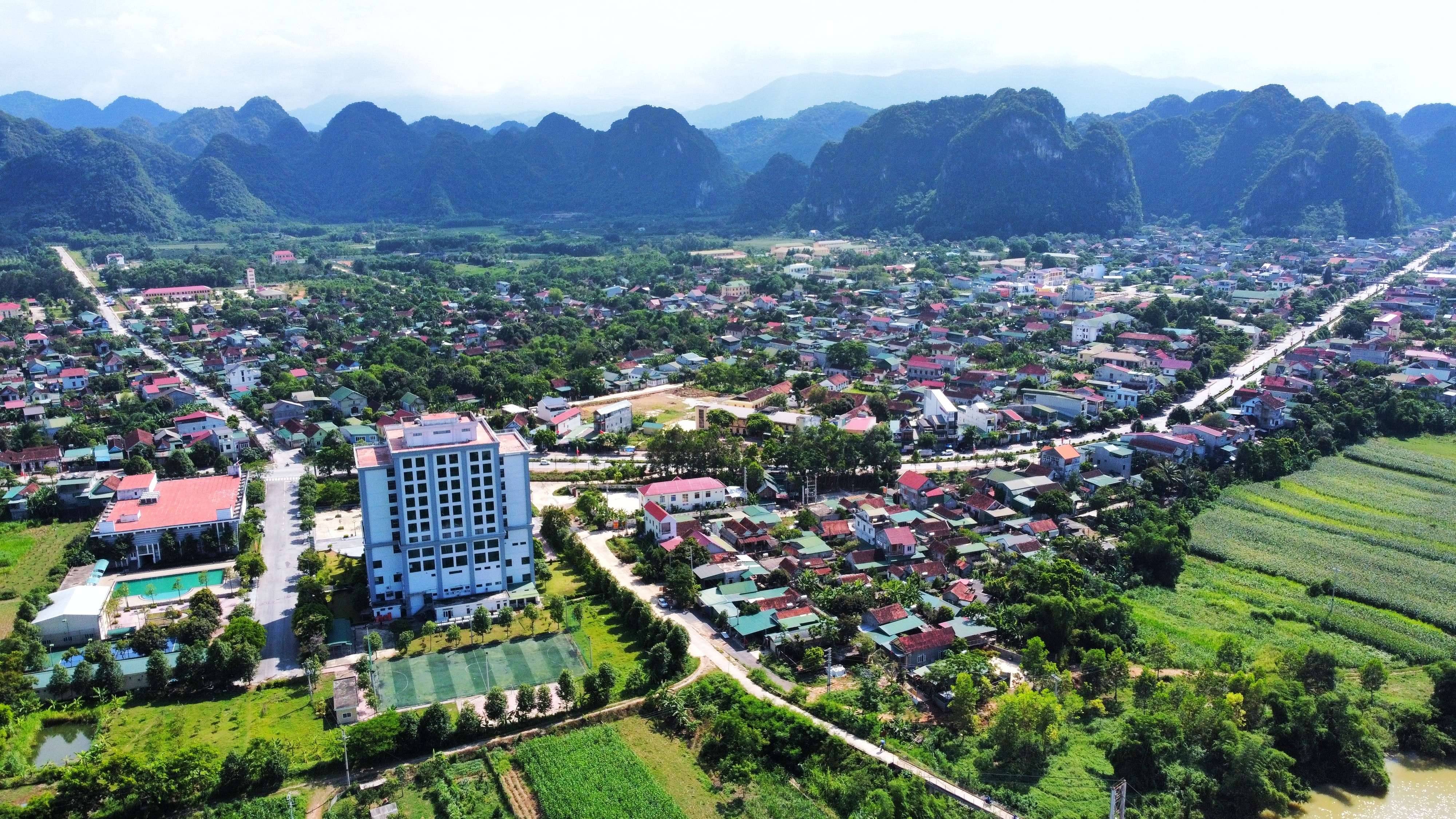 Non nước Trà Lân