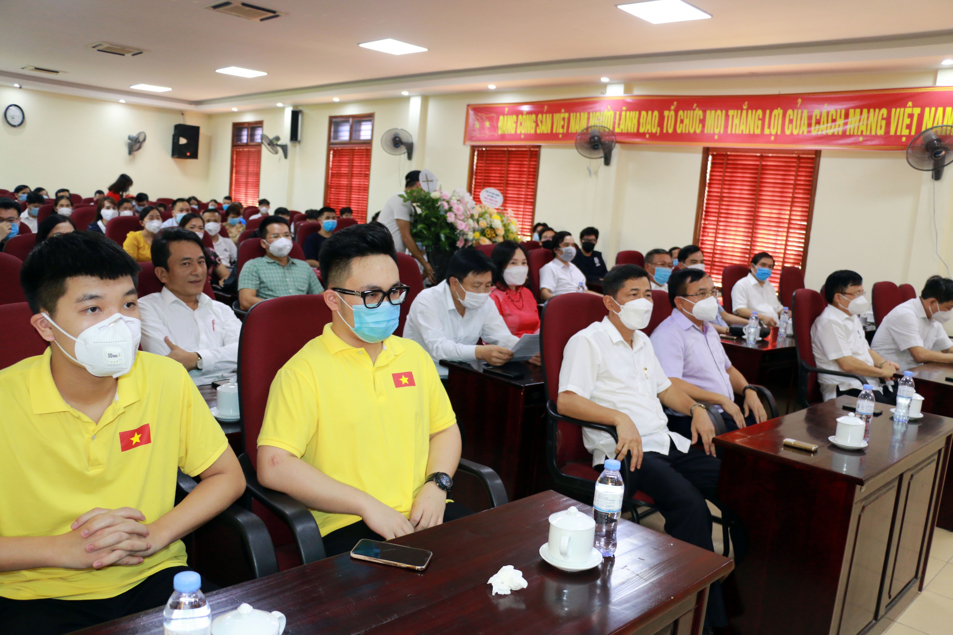 Các đại biểu tham dự lễ đón và chúc mừng. Ảnh: Mỹ Hà.