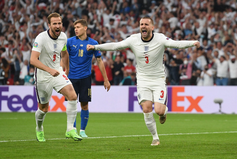 Luke Shaw là người mở tỷ số của trận chung kết EURO 2020 ngay ở phút thứ 2 của trận đấu. Ảnh: Reuters.