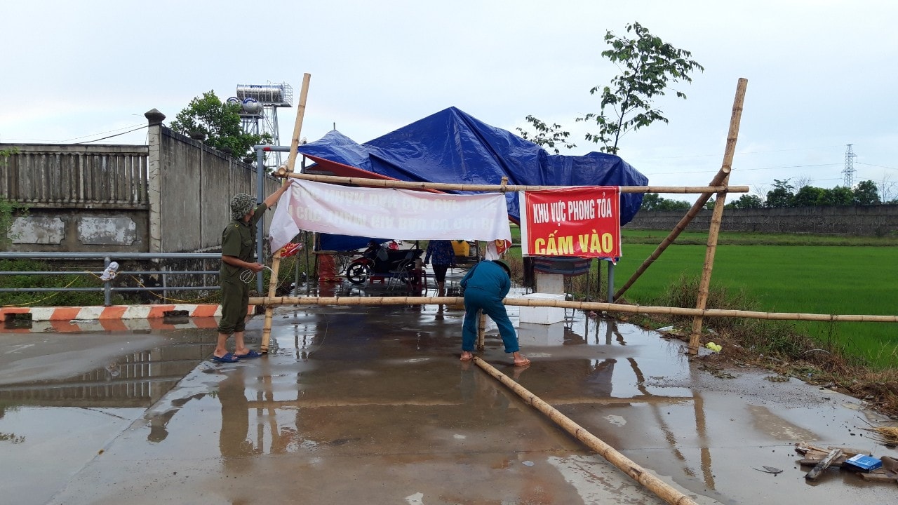 Đến nay, hầu hết các khu vực bị phong tỏa trên địa bàn tỉnh đã được dỡ bỏ. Ảnh: Tiến Hùng