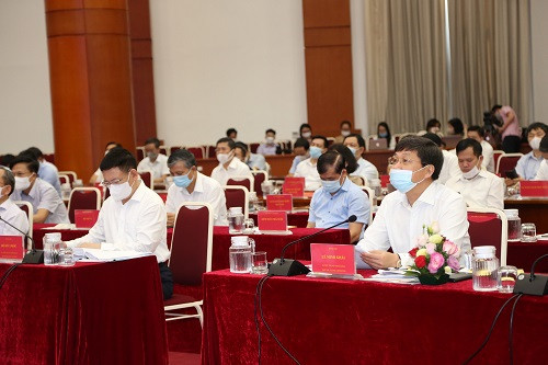 Phó Thủ tướng Lê Minh Khái dự hội nghị tại điểm cầu trụ sở Bộ Tài chính. Ảnh: Đức Minh
