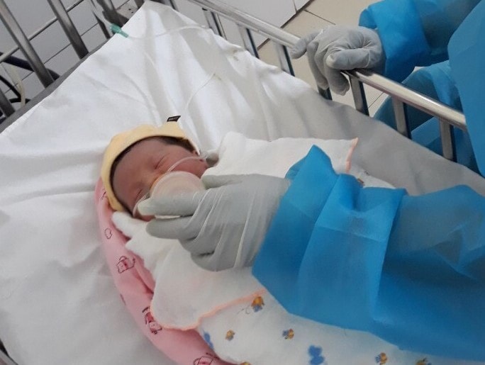 Ca mổ đẻ đặc biệt trong khu điều trị bệnh nhân Covid-19 ở Nghệ An