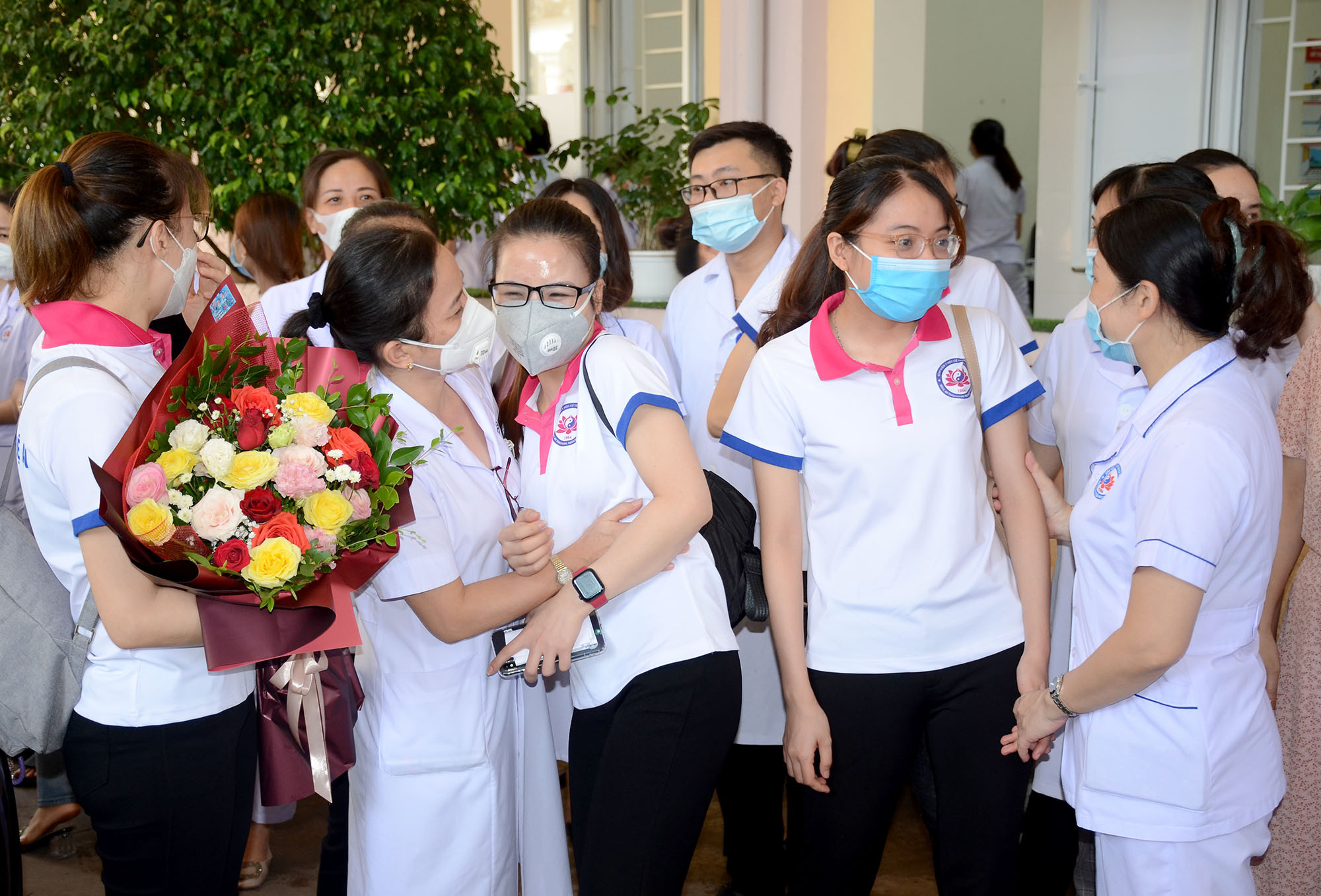 Các bác sỹ, nhân viên y tế Bệnh viên Y học cổ truyền Nghệ An trước giờ lên đường tăng viện cho TP.HCM