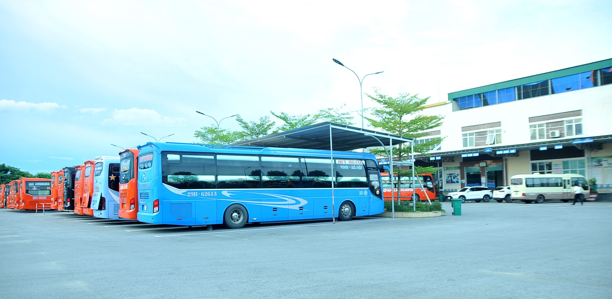 Ngoài 15 địa phương đã công bố trước đó, Sở GTVT Nghệ An tiếp tục thông báo tạm dừng vận tải hành khách đi, đến Nghệ An đối với 5 tỉnh, thành phố và toàn bộ các tỉnh, thành phố phía Nam từ ngày 19/7. Ảnh: Tiến Đông