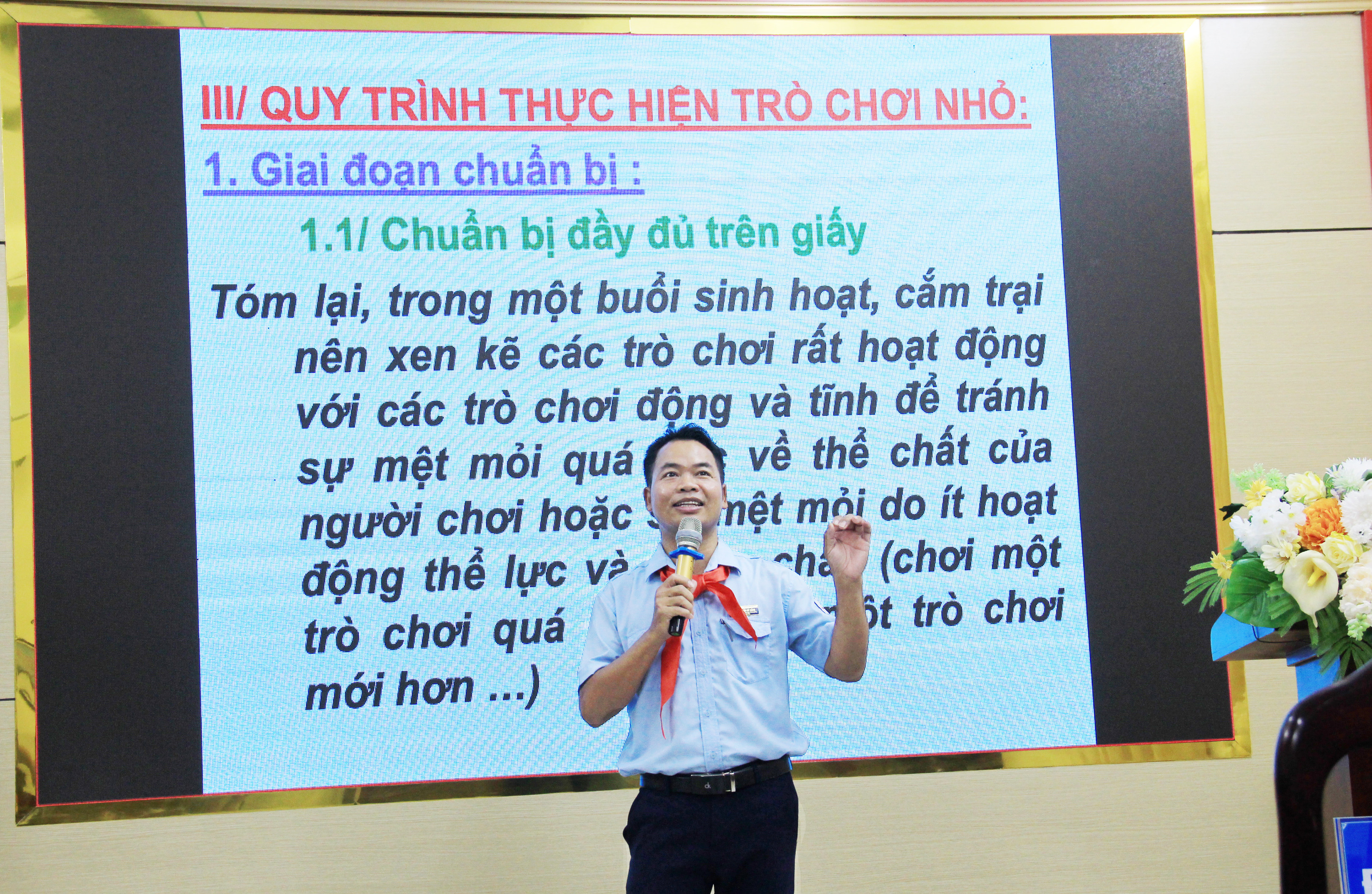 hầy giáo Nguyễn Sỹ Bằng – Huấn luyện viên cấp 2 TW về công tác Đội Ảnh: Thanh Quỳnh