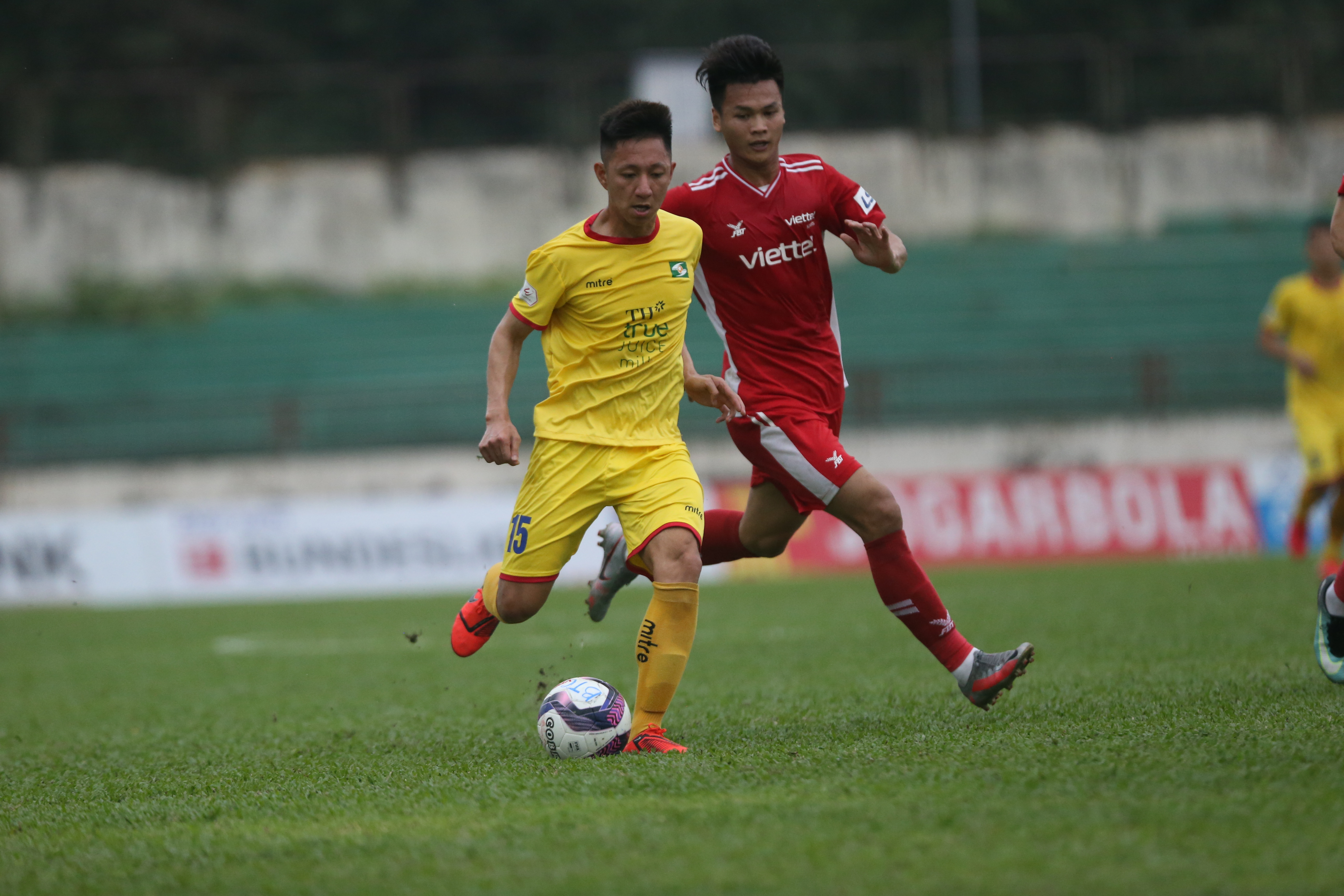 V-League 2021 vẫn đá tiếp theo mong muốn từ VPF, nhưng phải tới năm sau. Ảnh: Hải Hoàng