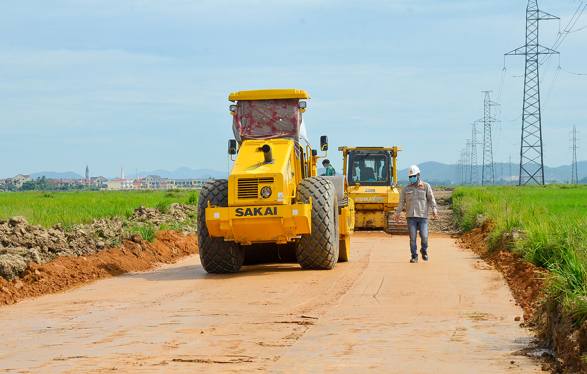 Thi công nền đường gom tại Km 49+600 đến Km 424+800 tại xã Diễn Đồng (Diễn Châu).