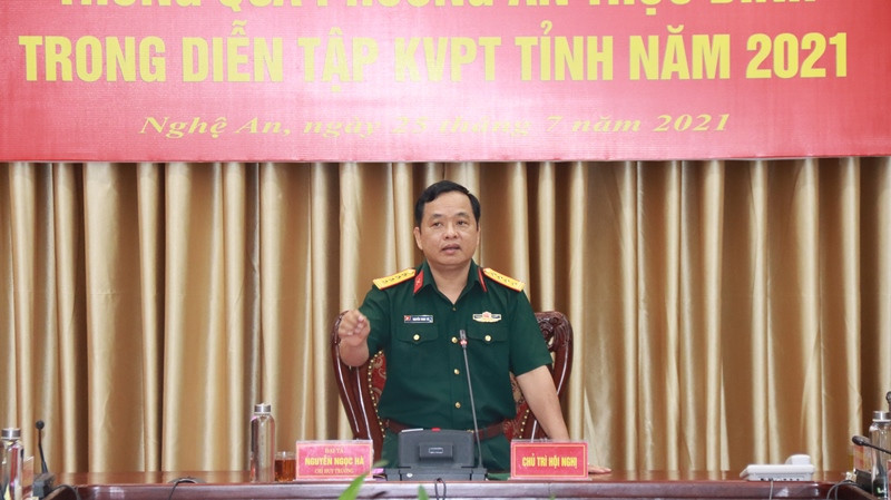 Đại tá Nguyễn Ngọc Hà, Ủy viên BTV Tỉnh ủy, Chỉ huy trưởng Bộ CHQS tỉnh, Phó Trưởng ban Thường trực Ban chỉ đạo diễn tập khu vực phòng thủ tỉnh kết luận buổi làm việc.