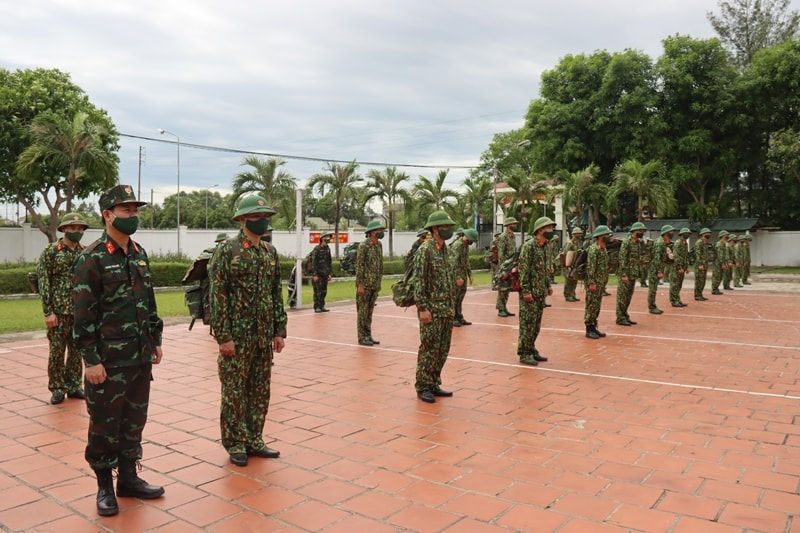 Những cán bộ, chiến sỹ được tăng cường ra Quỳnh Lưu. Ảnh: TK