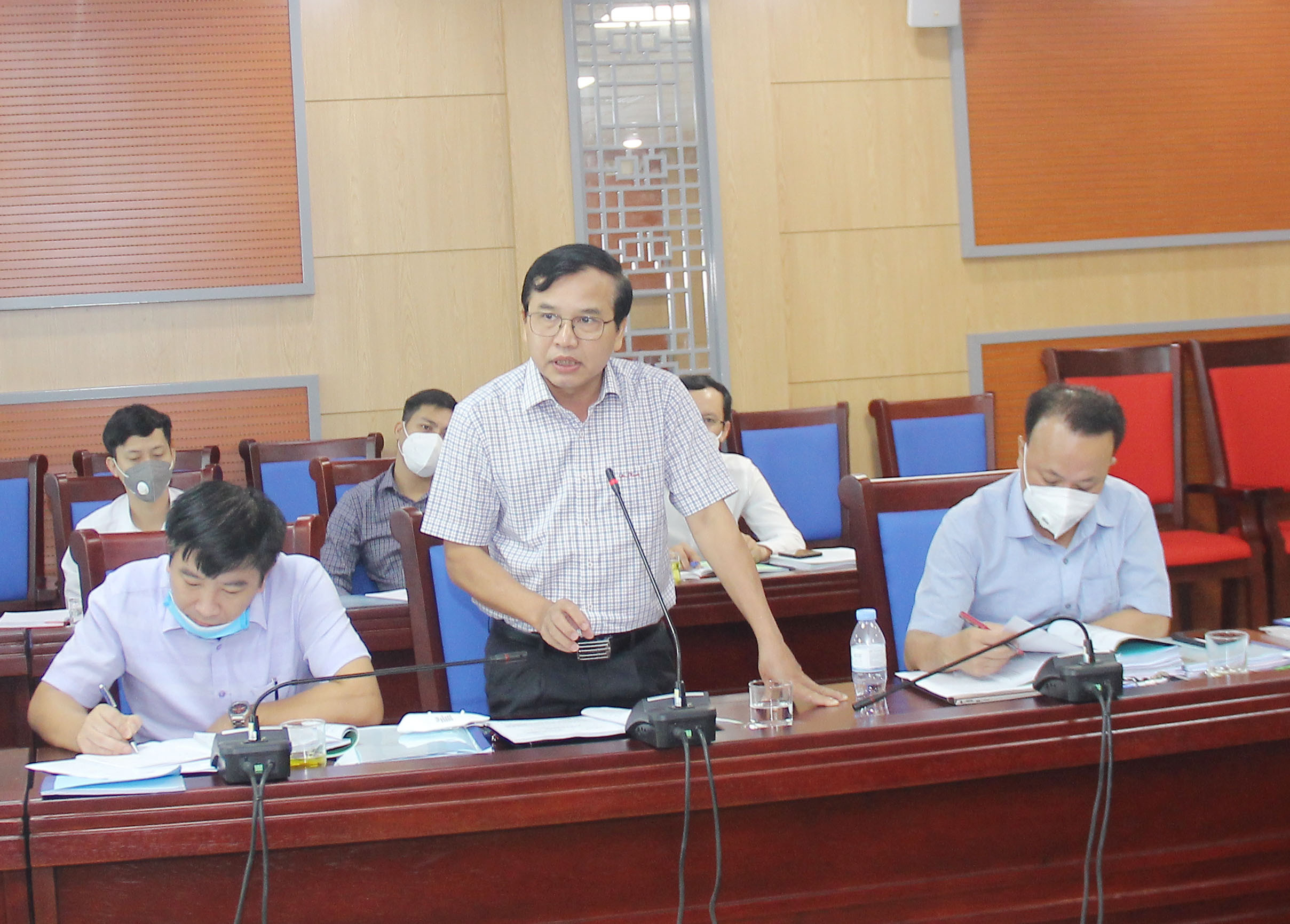 Đồng chí Nguyễn Như Khôi - Ủy viên Ban Chấp hành Đảng bộ tỉnh, Phó Chủ tịch HĐND tỉnh đề xuất cần bổ sung chính sách hỗ trợ đầu ra cho các dự án đầu tư. Ảnh: Mai Hoa