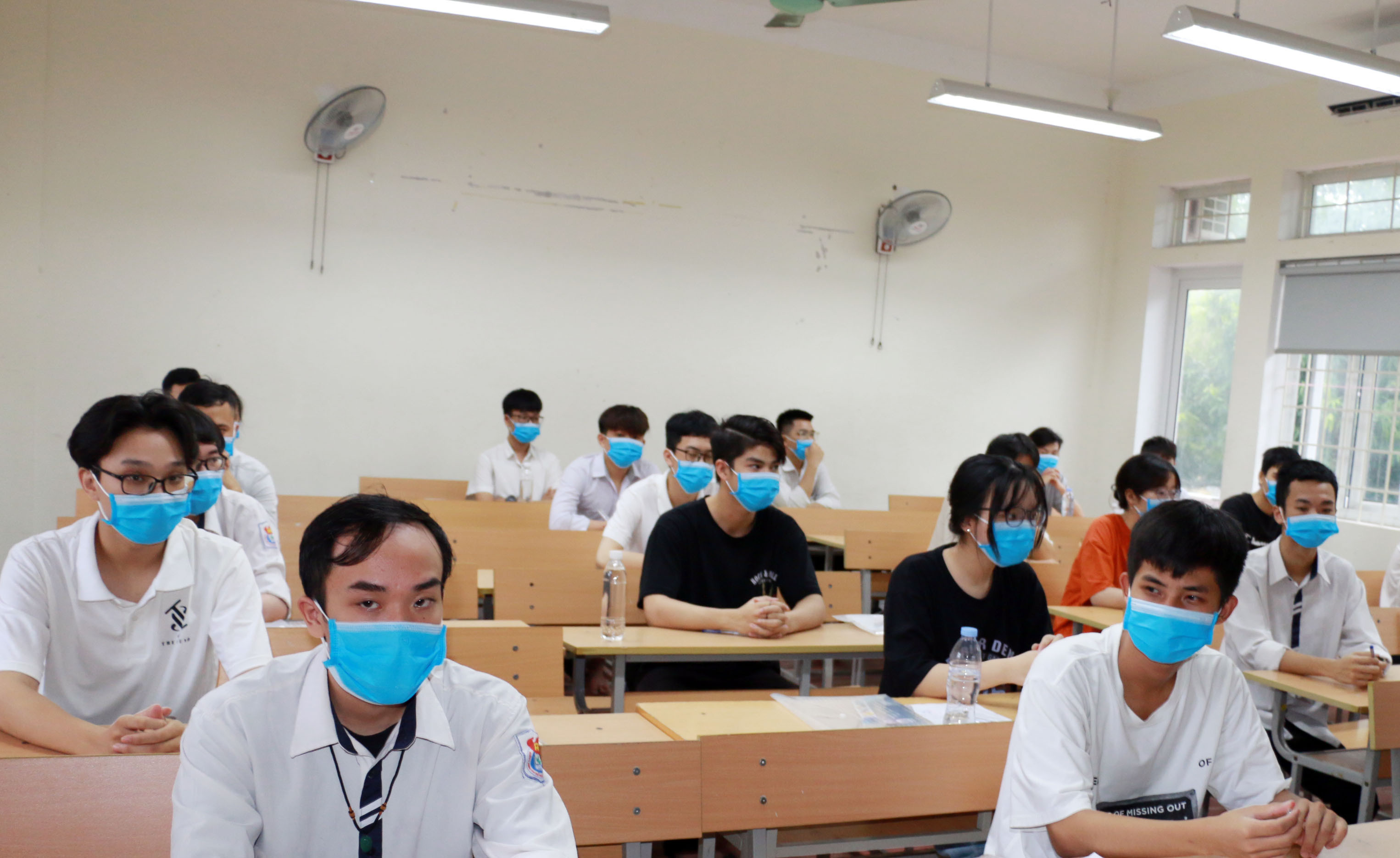 Do ảnh hưởng của dịch bệnh nên đây là năm thứ 2 Việt Nam tổ chức Kỳ thi tốt nghiệp THPT theo 2 đợt. Ảnh: Mỹ Hà