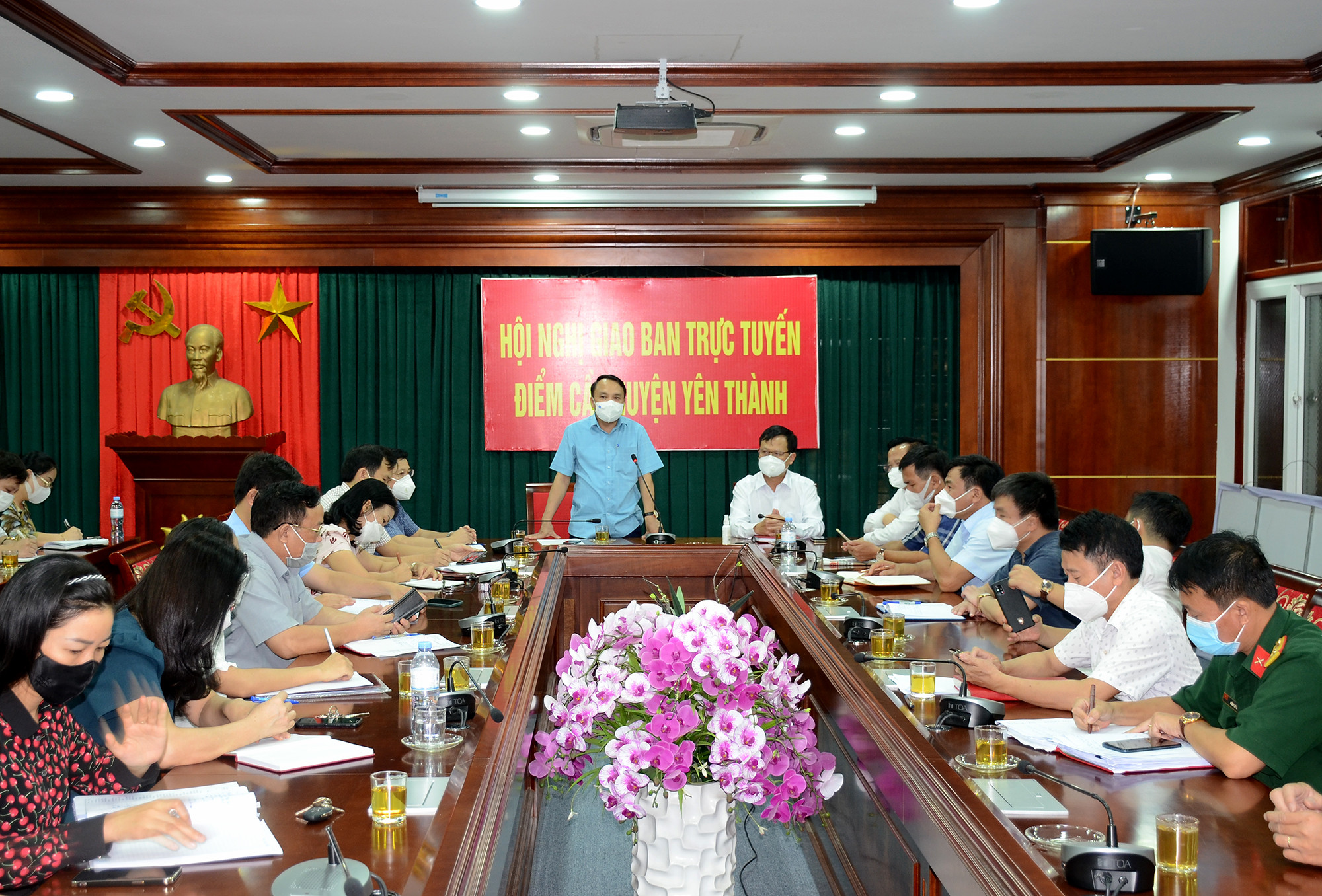 Ban Chỉ đạo Phòng, chống dịch Covid-19 tỉnh Nghệ An có cuộc họp bàn cùng huyện Yên Thành. Ảnh: Thành Chung