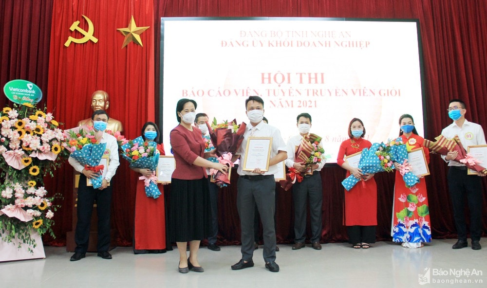 Thí sinh đạt giải Nhất:  Nguyễn Mạnh Hùng - Đảng bộ Công ty cổ phần Bia Hà Nội chi nhánh Nghệ An