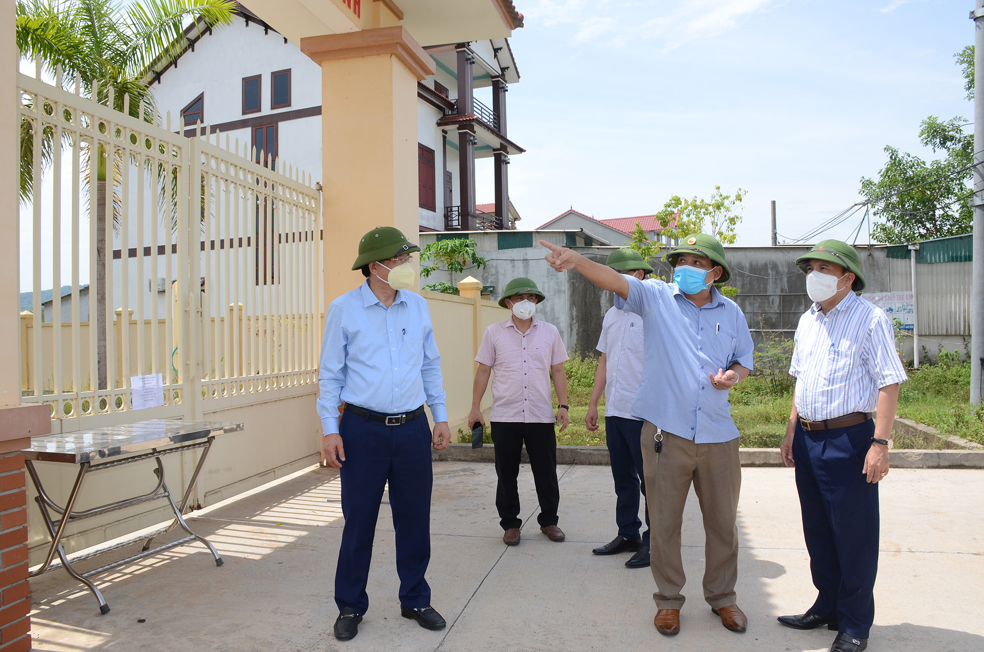 Hiện nay, Trạm Y tế xã Sơn Thành đã được huyện Yên Thành phong tỏa, thực hiện điều tra, truy vết lịch sử tiếp xúc của các ca nhiễm với người liên quan. Ảnh: Thành Chung