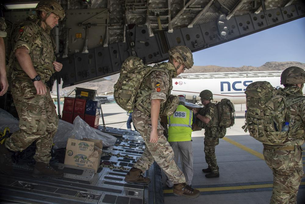 Hôm 15/8, Anh điều lực lượng hỗ trợ sơ tán công dân nước này tại Afghanistan trong bối cảnh tình hình an ninh xấu đi. Ảnh: AP