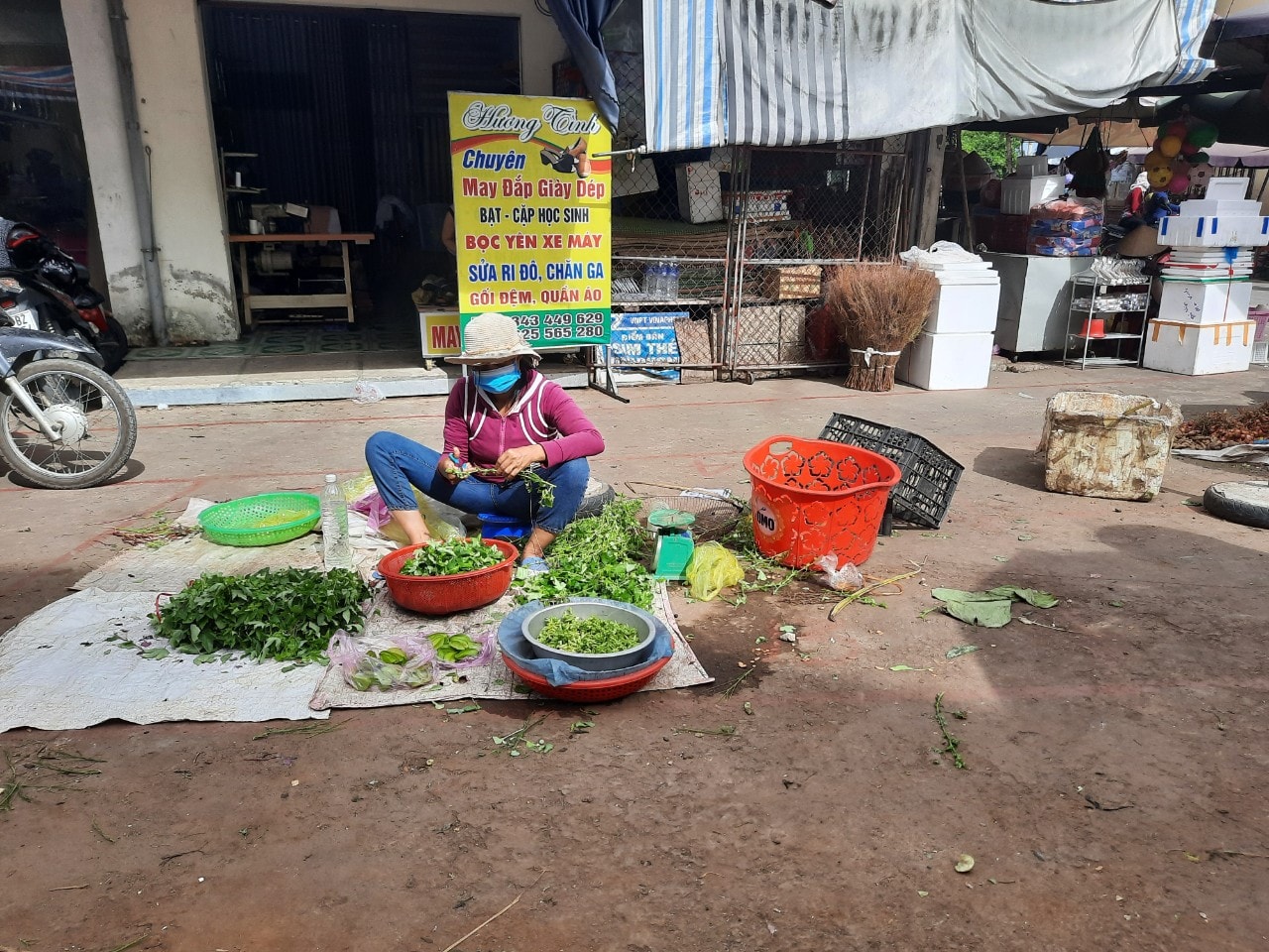 Nhiều chợ trong sáng 18/8, rau xanh 