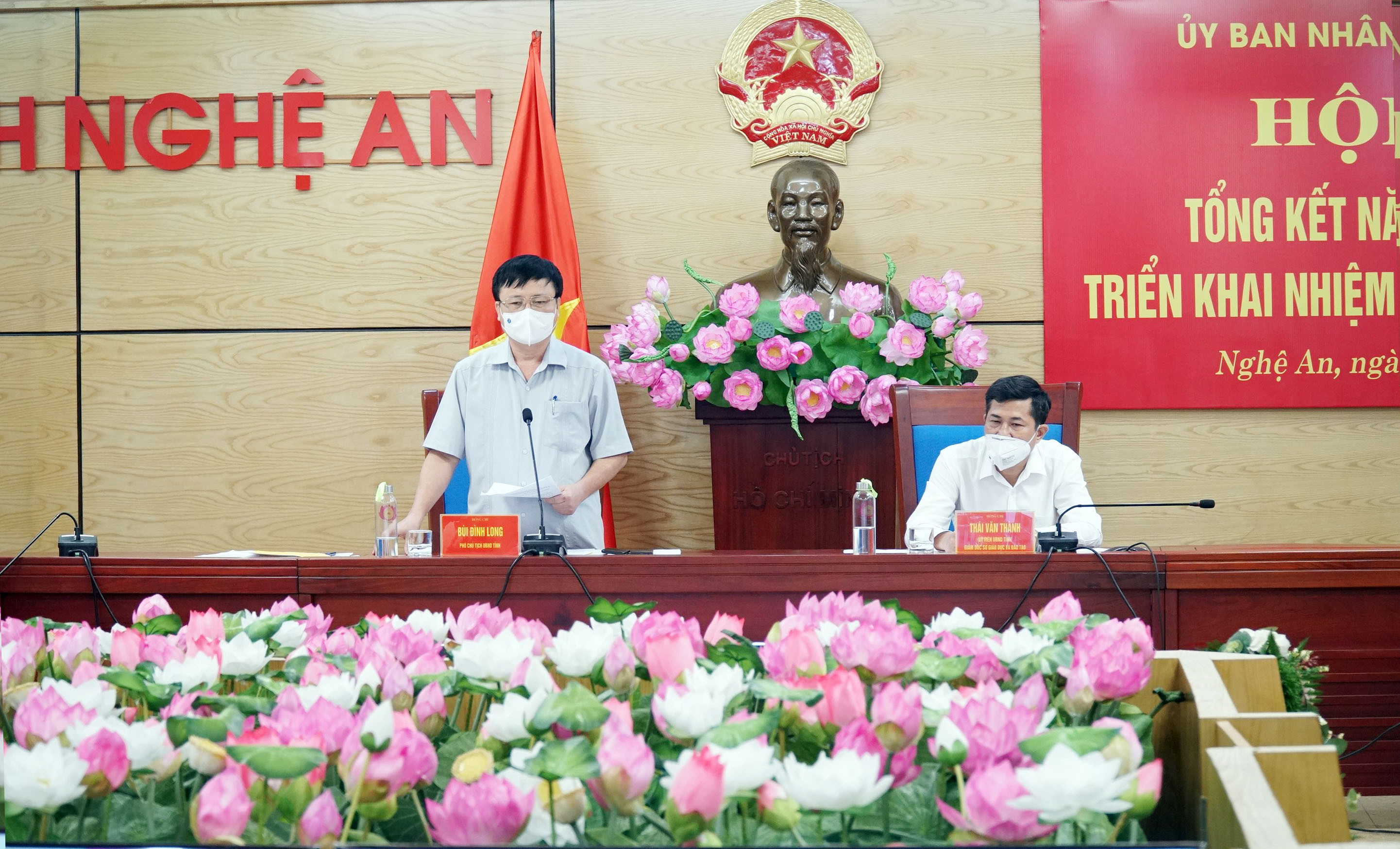 Phó Chủ tịch UBND tỉnh Bùi Đình Long phát biểu tại cuộc họp. Ảnh: MH.