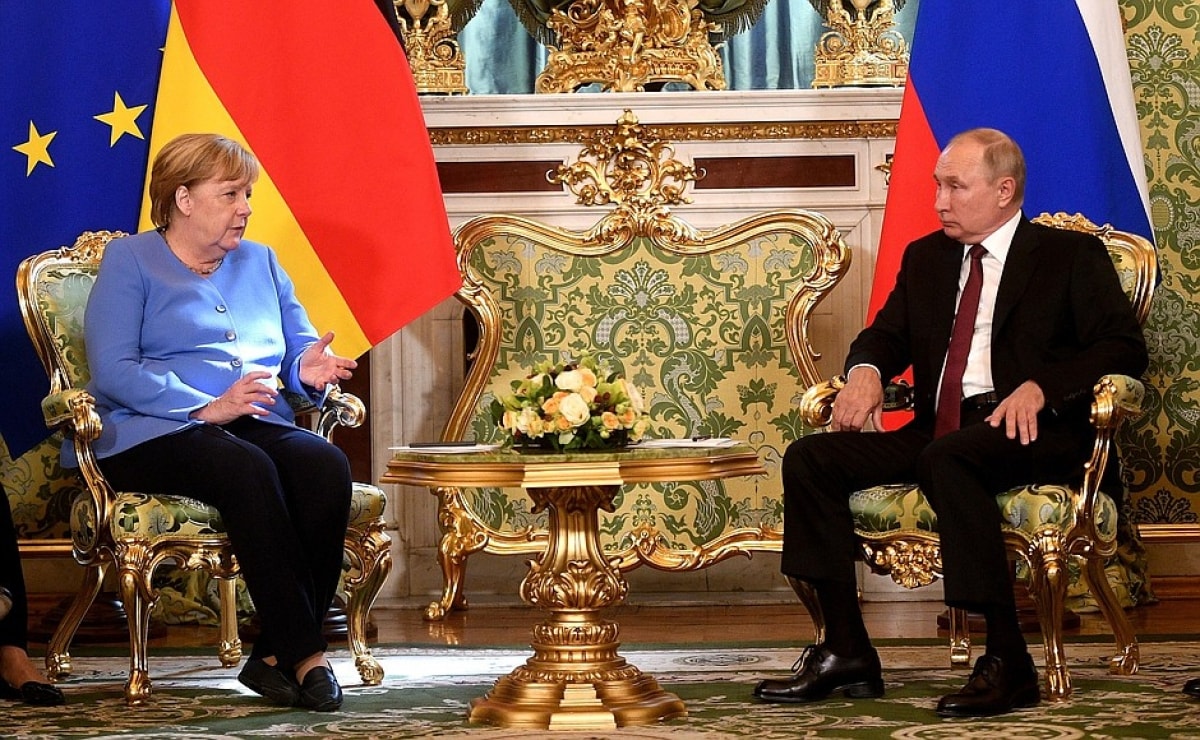 Tổng thống Nga Putin hội đàm với Thủ tướng Đức Angela Makel.