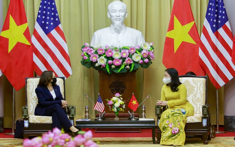 Phó Chủ tịch nước Võ Thị Ánh Xuân chủ trì lễ đón và tiếp Phó Tổng thống Hoa Kỳ Kamala Harris. (Ảnh Báo Thế giới và Việt Nam).