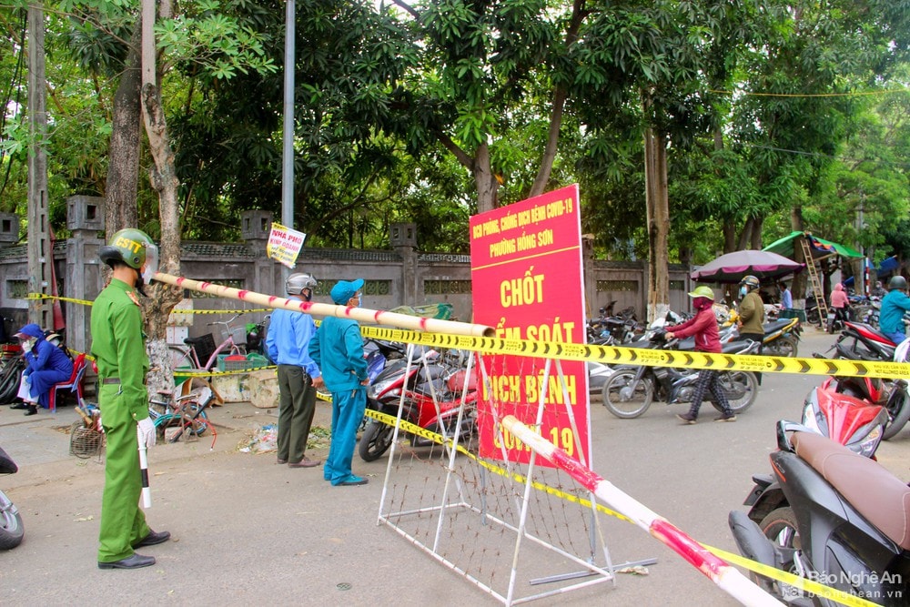 Chợ đầu mối Vinh bị phong tỏa. Ảnh: Quang An