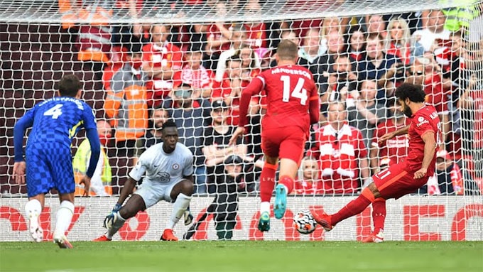 Salah gỡ hòa cho Liverpool.