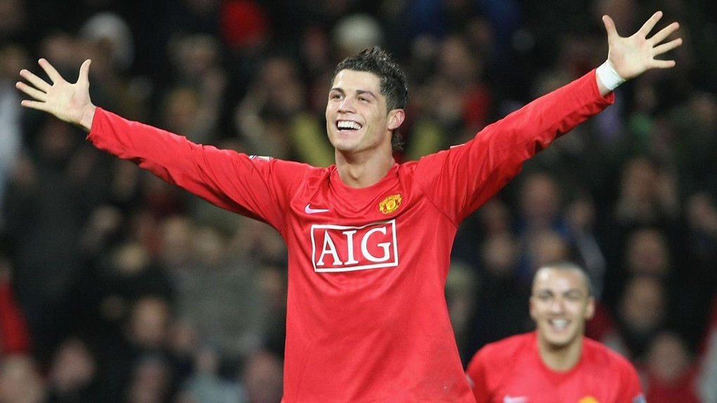 Ronaldo mừng hat-trick vào lưới Newcastle hơn 13 năm trước. Ảnh: EPL