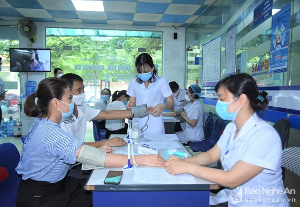 Đến nay, hơn 135.000 người ở Nghệ An đã tiêm một mũi vắc xin phòng Covid-19. Ảnh: CTV
