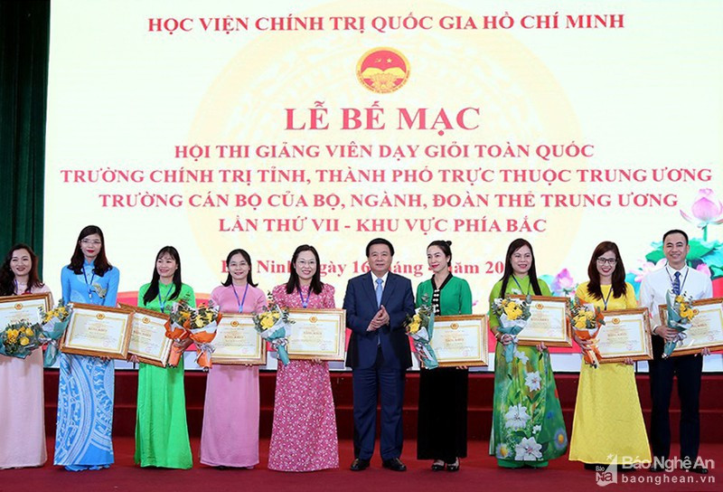 Giảng viên Trường Chính trị tỉnh Nghệ An đạt danh hiệu cao tại Hội thi giảng viên dạy giỏi toàn quốc