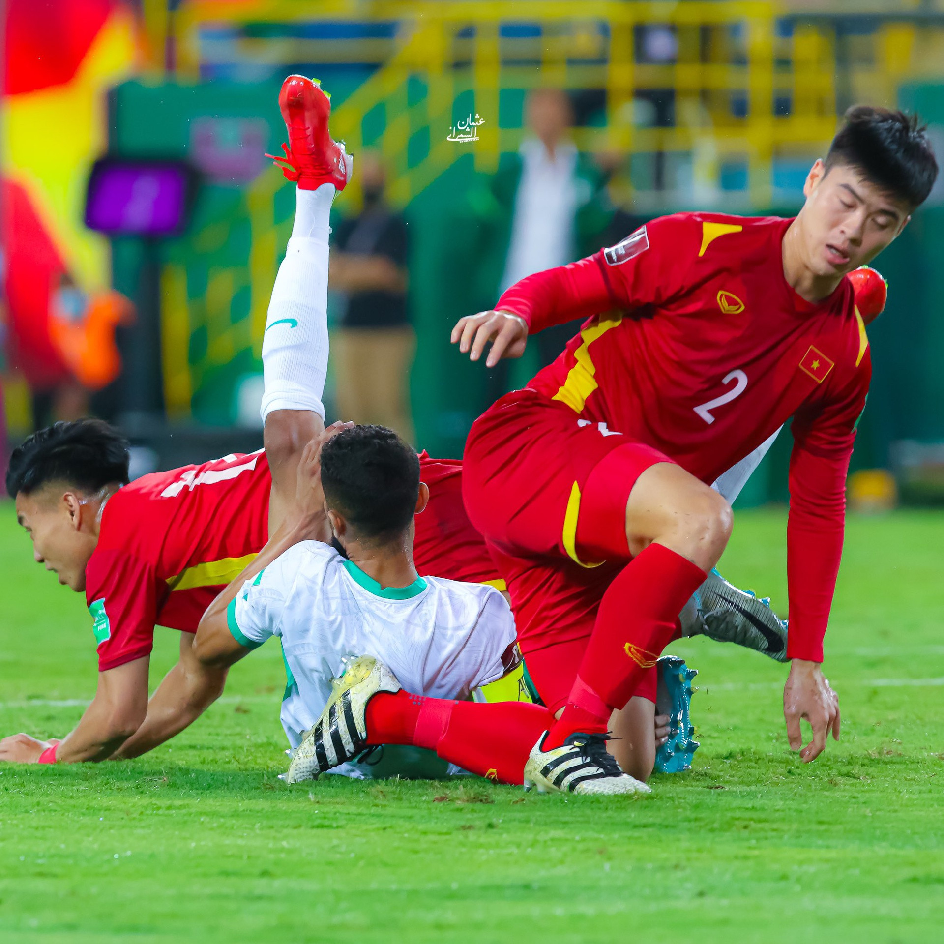 Duy Mạnh để bóng chạm tay trong vòng cấm khiến đội tuyển Việt Nam phải nhận bàn thua. Ảnh: Internet
