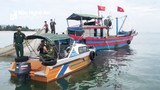 Bắt 7 phương tiện tàu thuyền vi phạm Chỉ thị 16 và khai thác thủy, hải sản trái phép