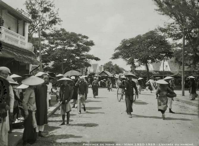 Một đường phố ở Vinh những năm 20 của thế kỷ XX. Ảnh Flickr