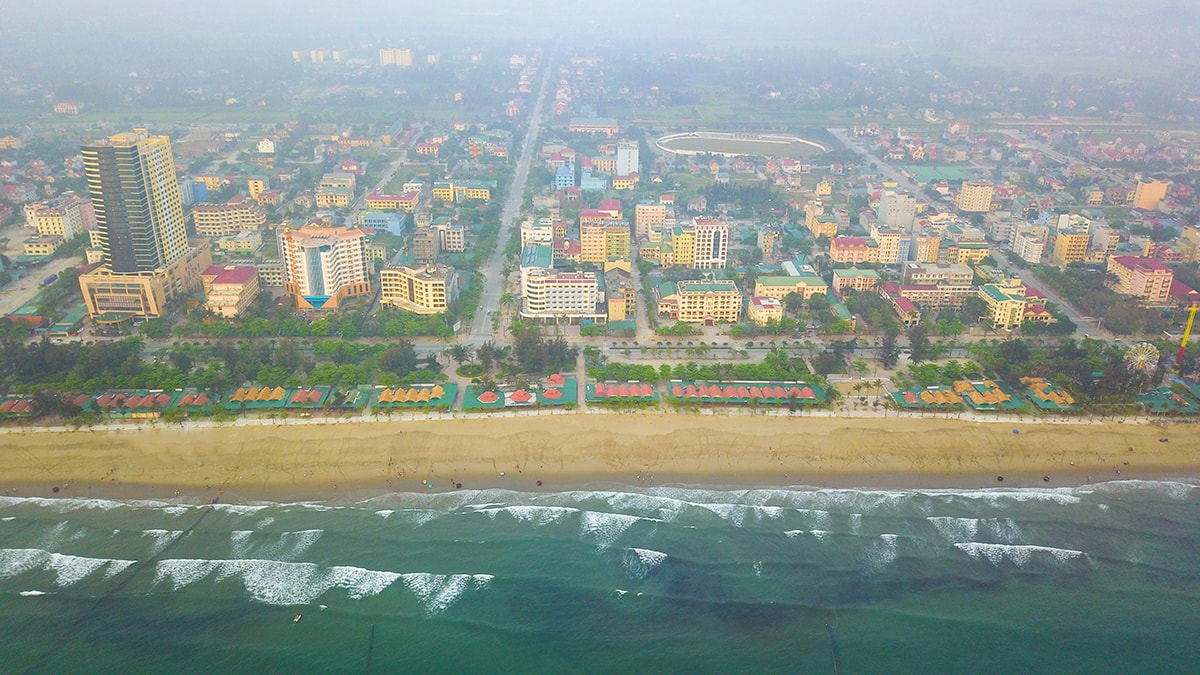 Một góc thị xã Cửa Lò. Ảnh: Trung Hà