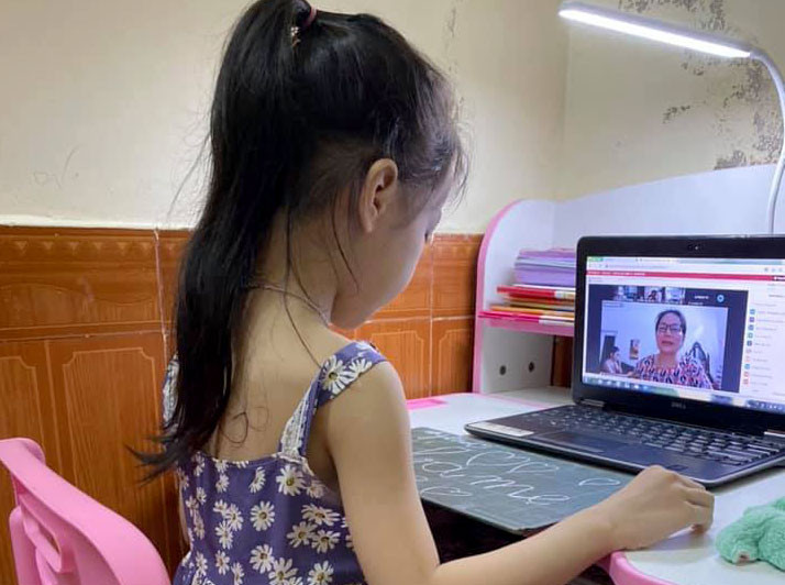 Học sinh ở thành phố Vinh tiếp tục học bằng hình thức trực tuyến. Ảnh: PV