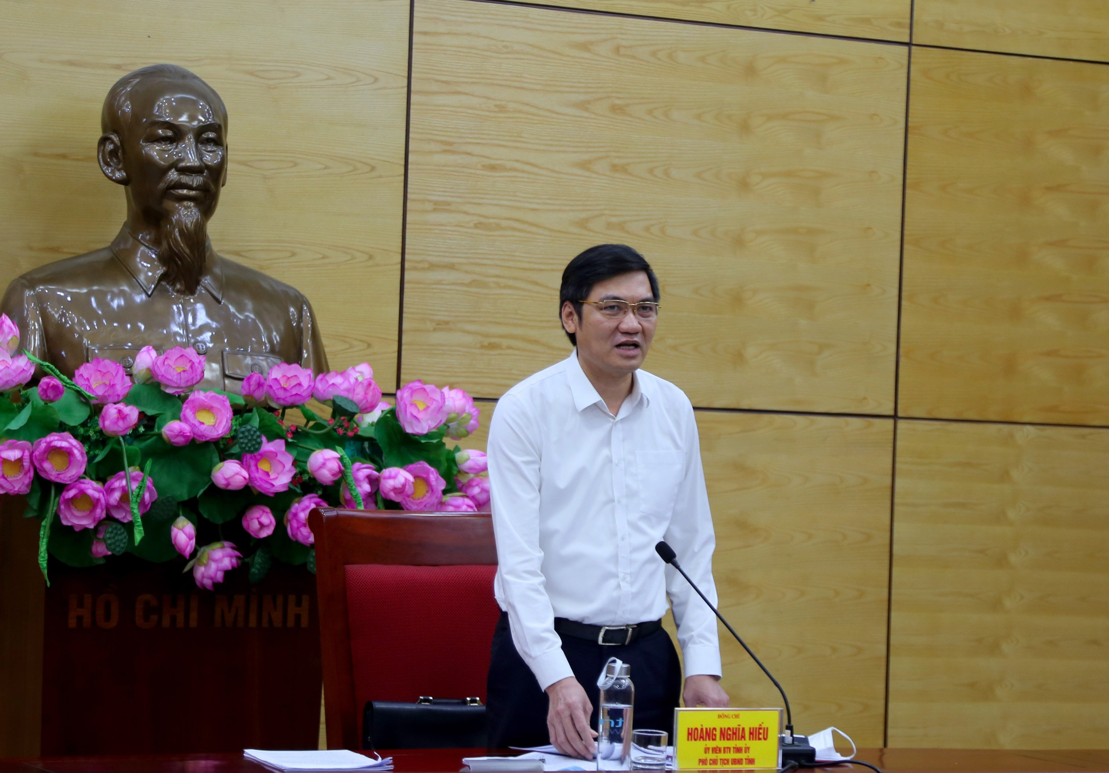 Phó chủ tịch UBND tỉnh Hoàng Nghĩa Hiếu phát biểu kết luận cuộc họp. Ảnh Thu Huyền