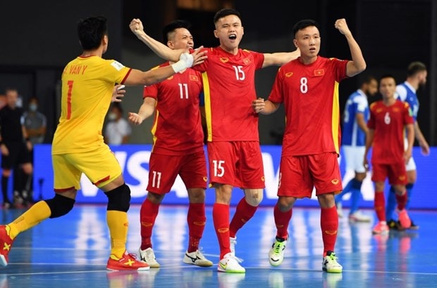 Đội tuyển futsal Việt Nam chơi quyết tâm trước Brazil ở trận mở màn FIFA Futsal World Cup 2021. (Ảnh: Getty Images)