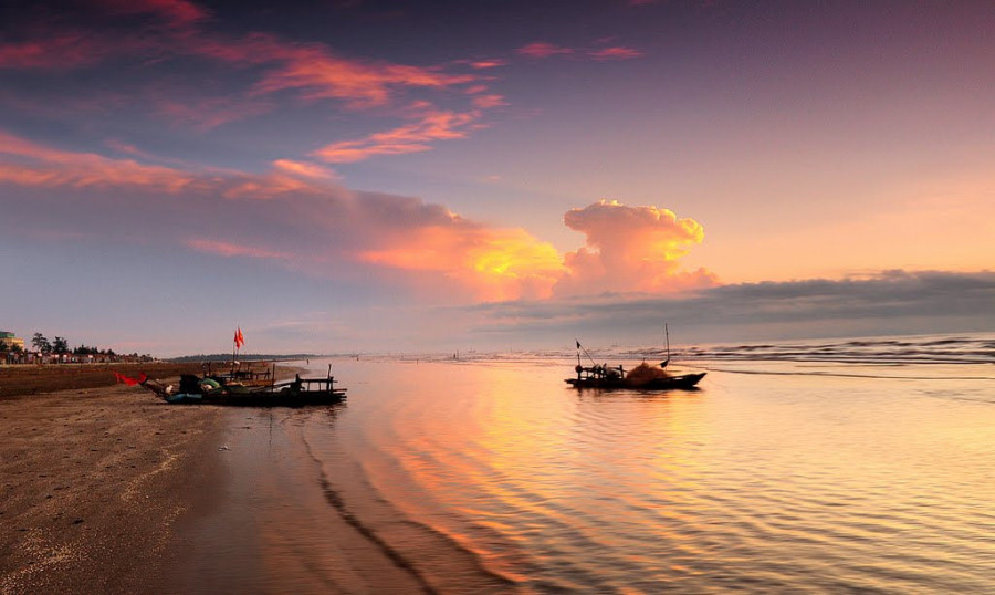 Biển Diễn Thành với vẻ đẹp thơ mộng làm nức lòng du khách. Ảnh: Internet