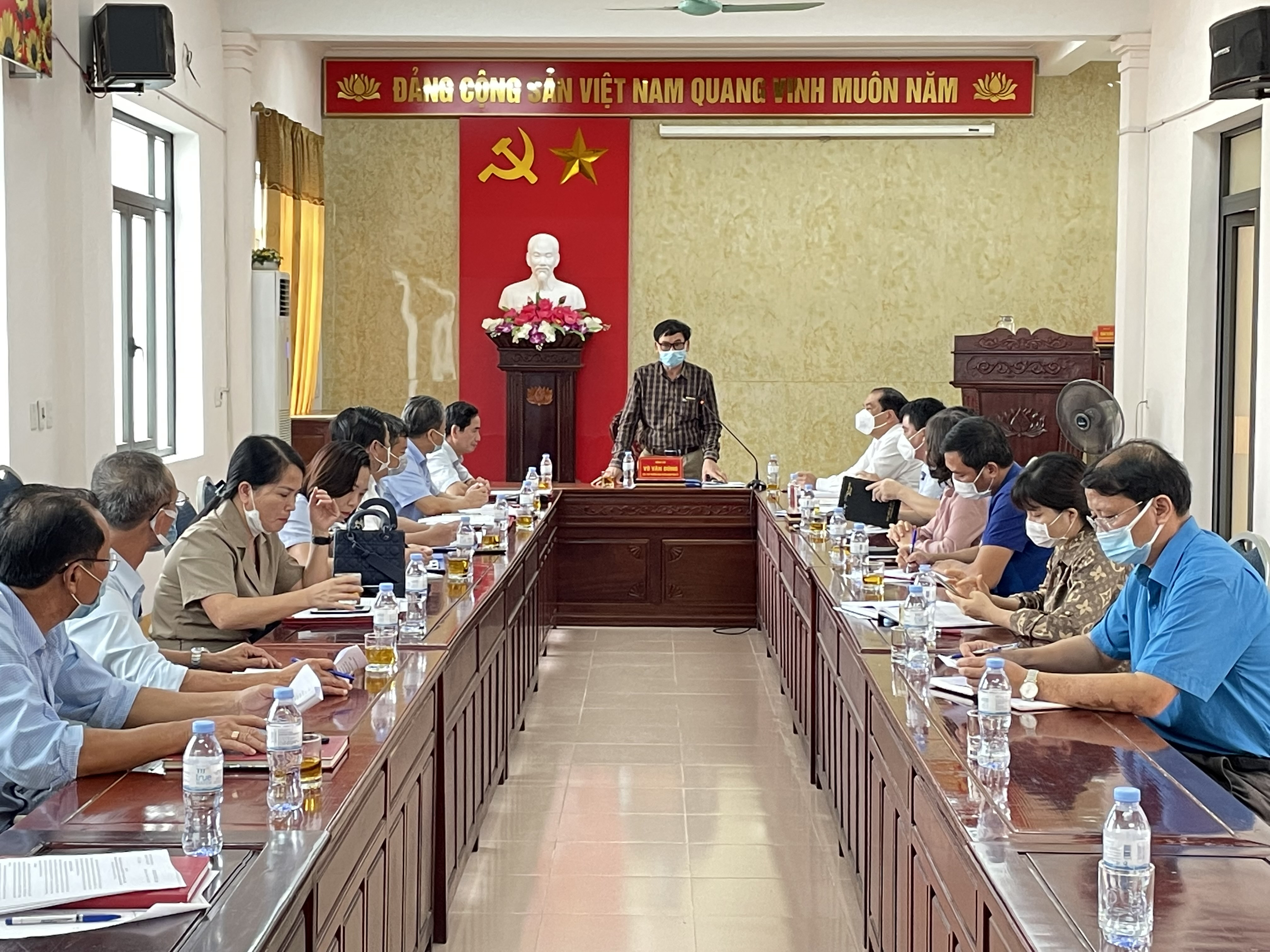 Toàn cảnh cuộc làm việc giữa Ban Tuyên giáo Tỉnh ủy với lãnh đạo huyện Nghĩa Đàn. Ảnh Minh Thái