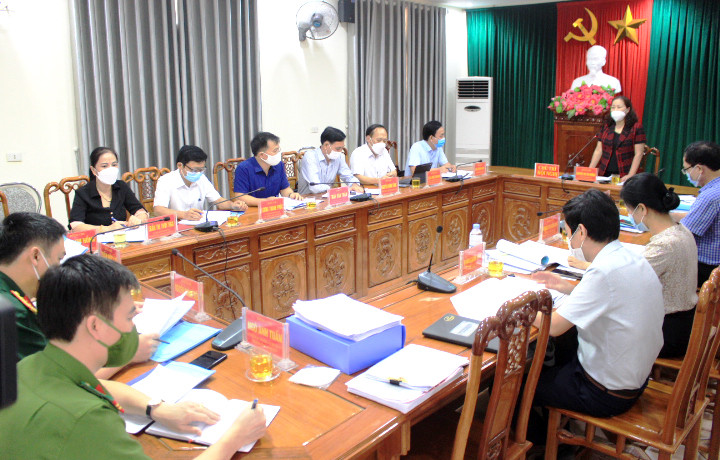 Toàn cảnh cuộc làm việc giữa Đoàn giám sát Tỉnh ủy với lãnh đạo huyện Quỳ Hợp. Ảnh Phan Giang