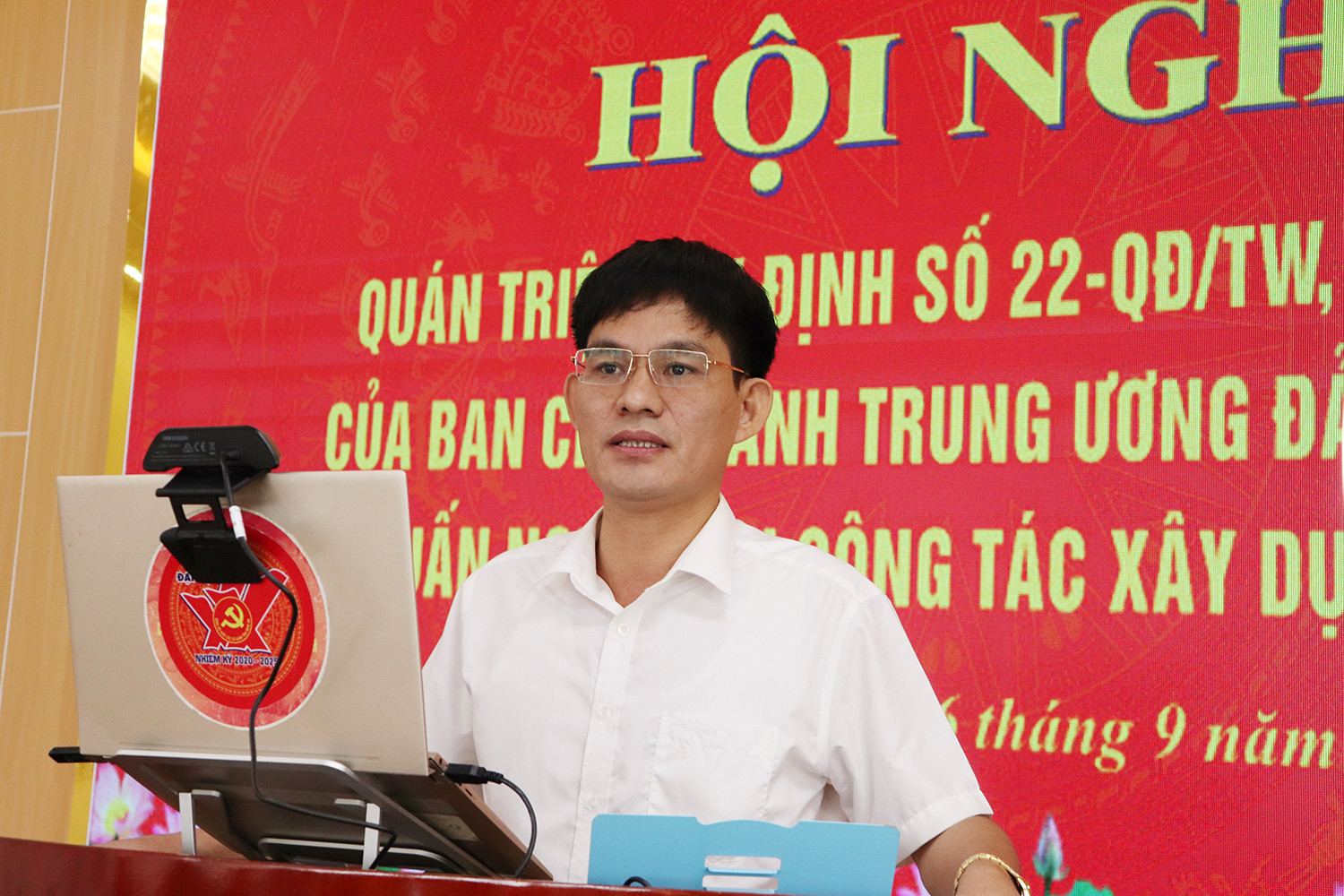 Phó Bí thư Đảng ủy Khối các cơ quan tỉnh Chu Bá Long phát biểu khai mạc hội nghị. Ảnh: Thanh Lê