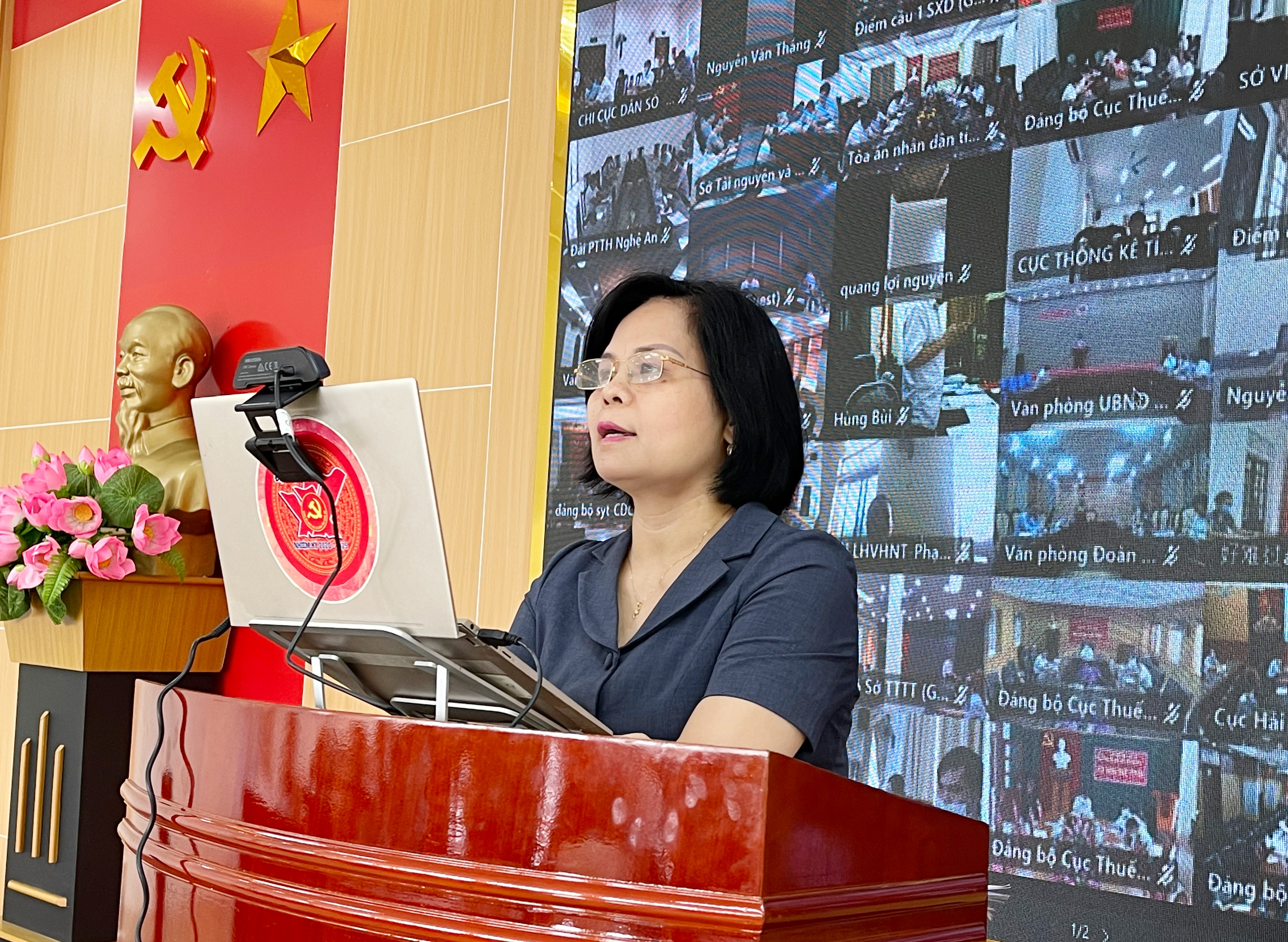 Chủ nhiệm Ủy ban Kiểm tra Đảng ủy Khối Các cơ quan tỉnh Lê Thị Hồng Khanh quán triệt
