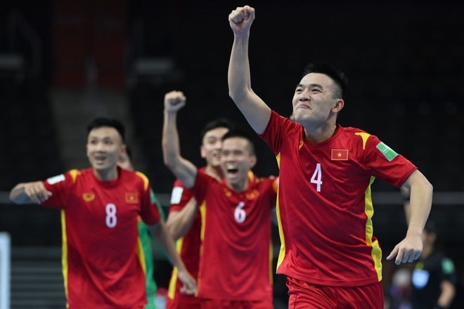 Tuyển futsal Việt Nam ăn mừng vào vòng 1/8 World Cup. Ảnh: VFF.