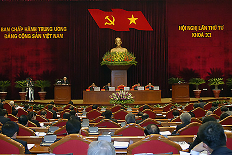 Hội nghị lần thứ tư Ban Chấp hành Trung ương Đảng khóa XI đã thảo luận, ra Nghị quyết Một số vấn đề cấp bách về xây dựng Đảng trong tình hình hiện nay. Ảnh: TTXVN