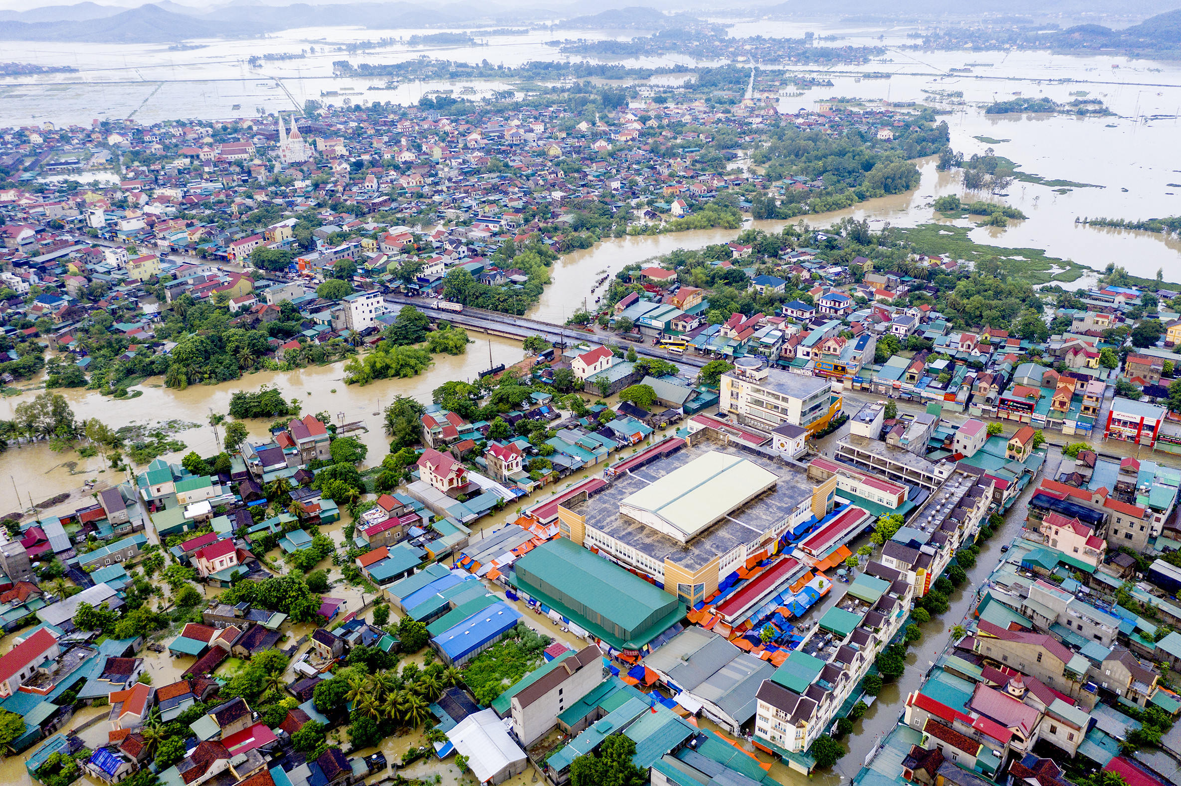 Chợ Giát nhìn về sông Thái